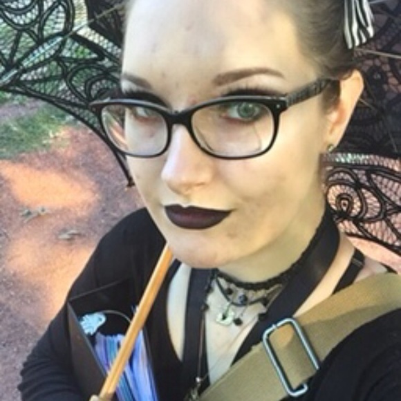 Meet Ashley and Welcome to my Closet! - Picture 8 of 10